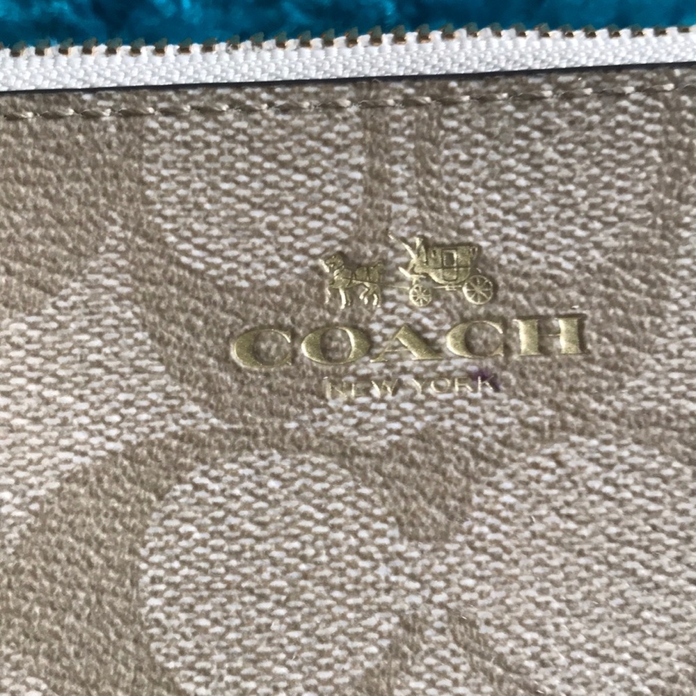 Coach wristlet - Picture 2 of 4